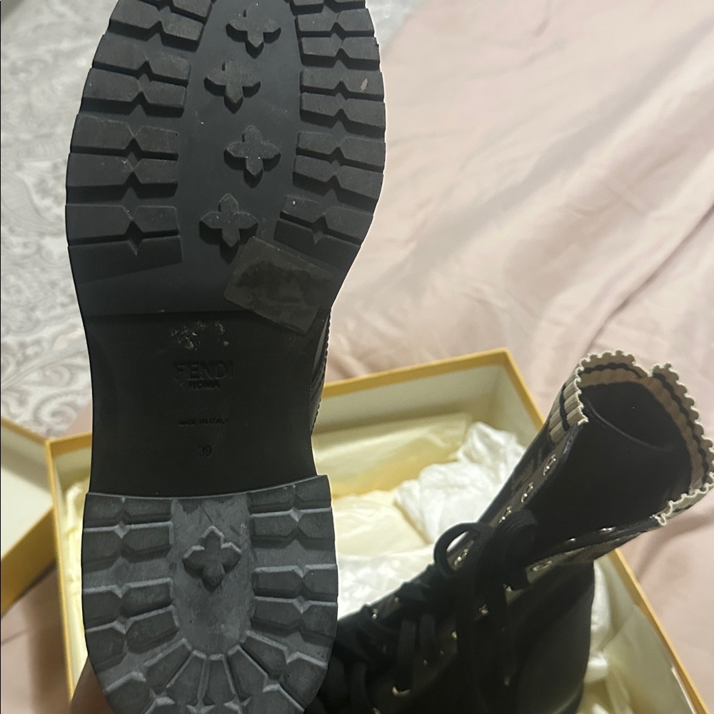 Black and Cream Designer Fendi boots - Picture 7 of 14